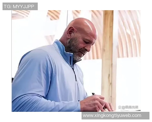 杨瀚森揭秘克里斯哥哥的努力生活习惯每天早起自学英语与妻子视频通话